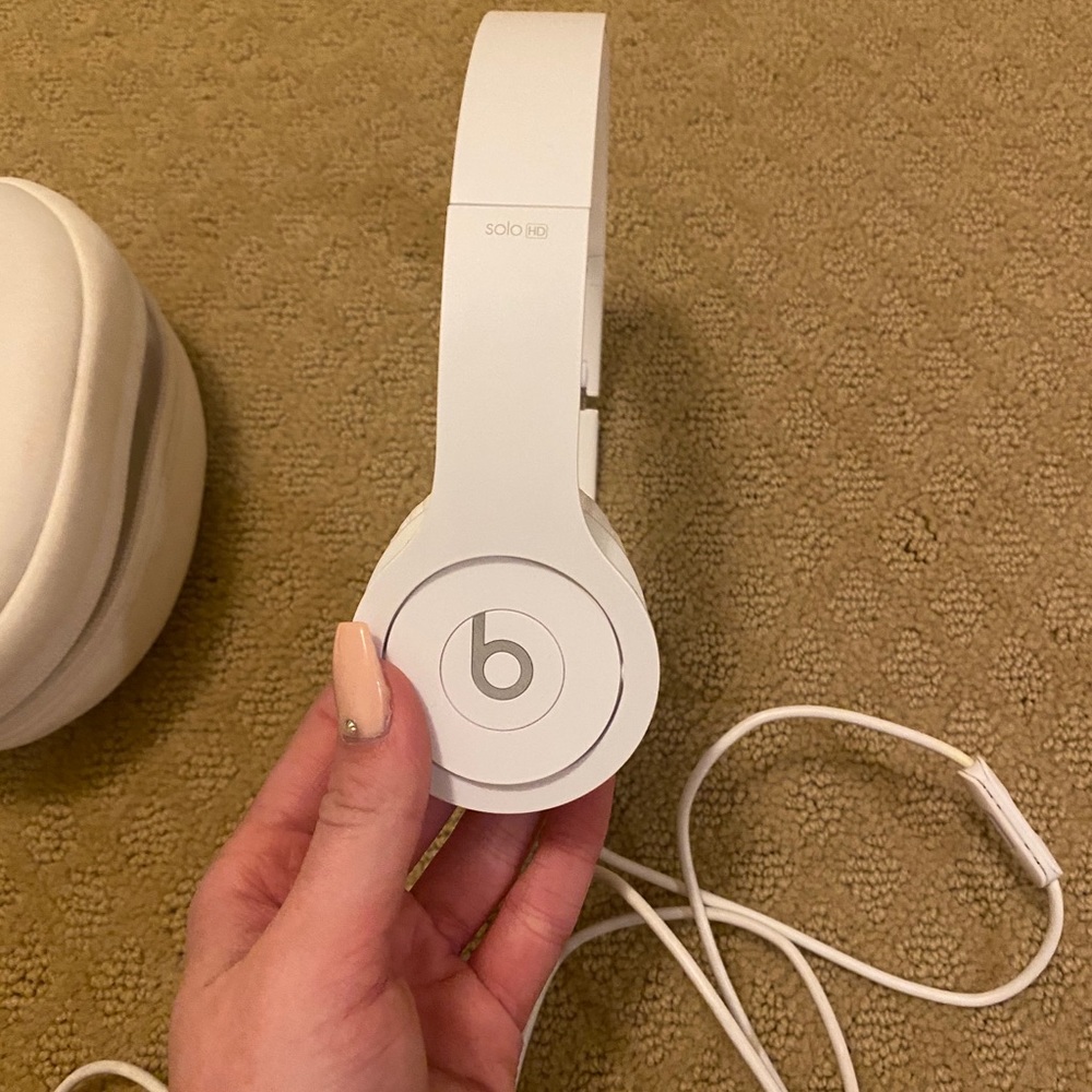White Beats Solo HD Headphones